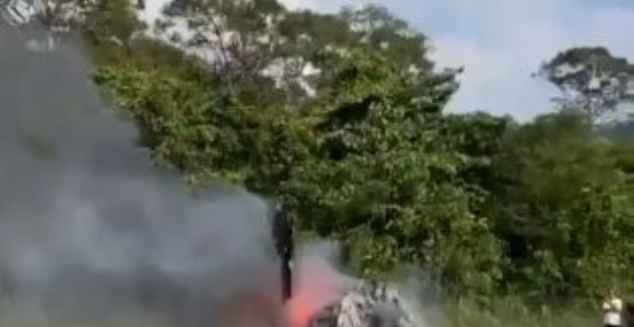 Poginulo pet osoba u padu helikoptera sa ljekarima (VIDEO)