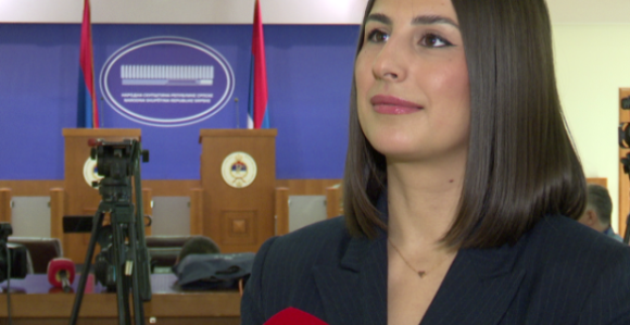 Влада злоупотребљава наставнике и школе у изборној кампањи