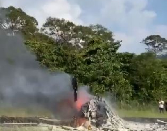 Poginulo pet osoba u padu helikoptera sa ljekarima (VIDEO)