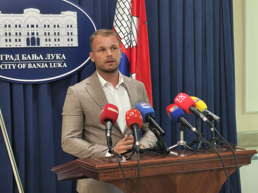Политичке разлике се рјешавају гласовима, а не ножем