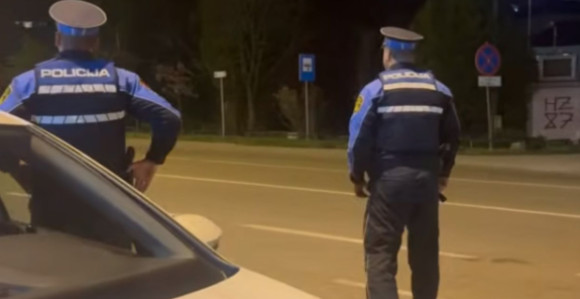 Ručno napravio tablice, vozio drogiran, a duguje 23.776 KM!