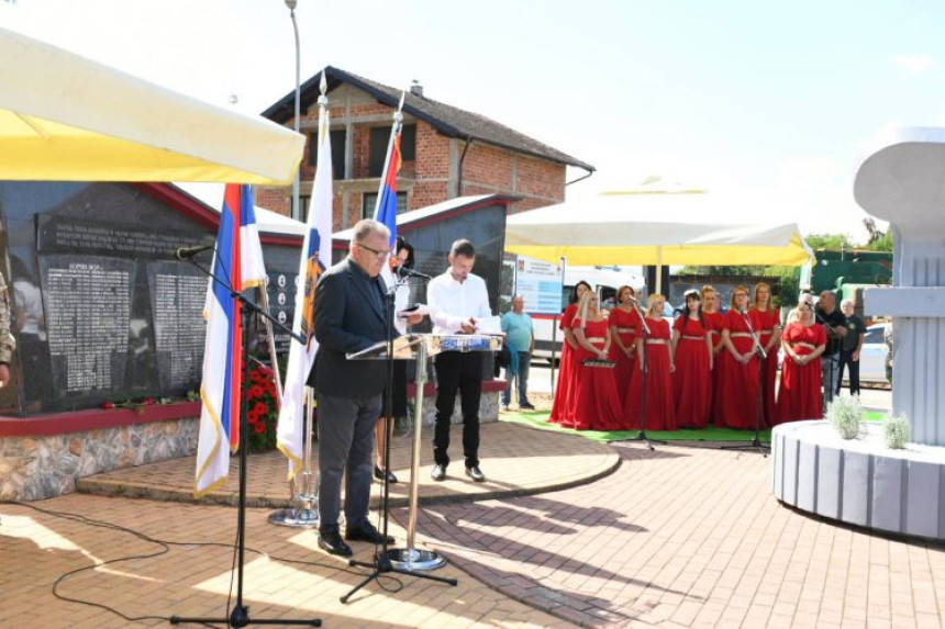 Adžića izviždali borci u Mašićima: On im odgovorio “Sram vas bilo”