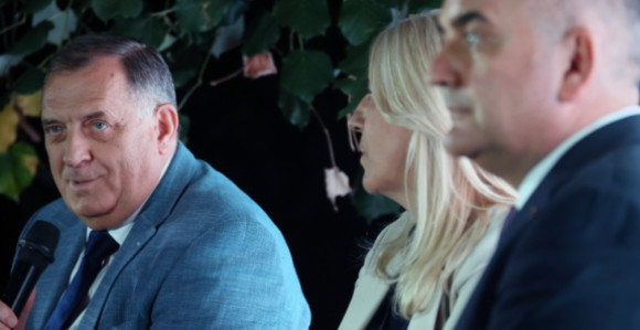 Dodik tvrdi: Banjaluka ne može bez SNSD-a