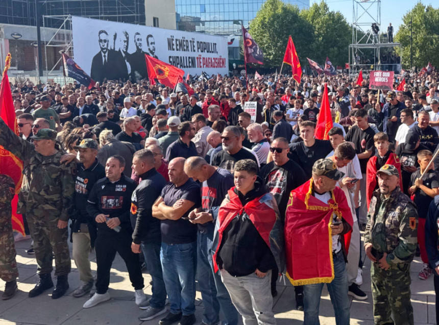Albanci ponovo kamenicama gađali sedište Euleksa