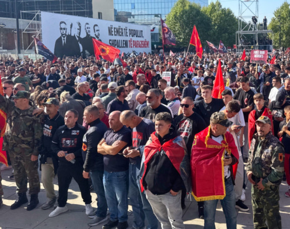 Albanci ponovo kamenicama gađali sedište Euleksa