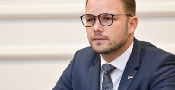 Српској не требају политичке представе, већ сигурна будућност