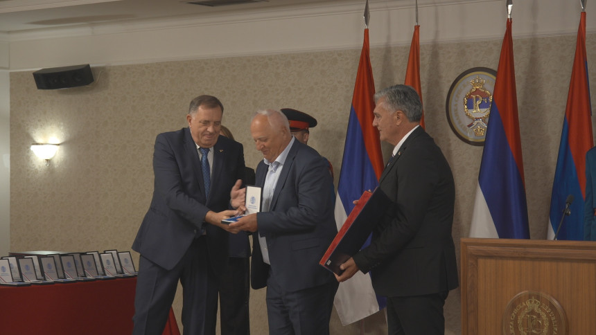 Minić i Karan statisti u Dodikovom predizbornom cirkusu