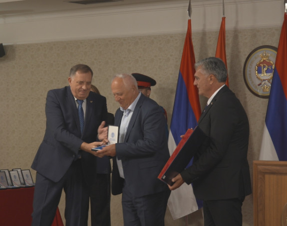 Minić i Karan statisti u Dodikovom predizbornom cirkusu