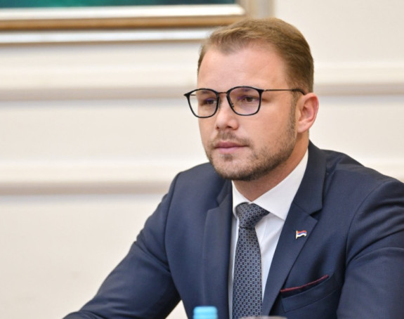 Snimanje ljudi po hodnicima i lažni portali jasne poruke - režim hvata panika od poraza