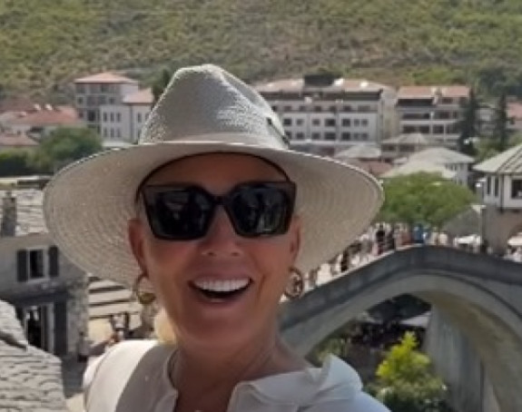 Brena u Mostaru: Uživala u slatkom zalogaju (FOTO)
