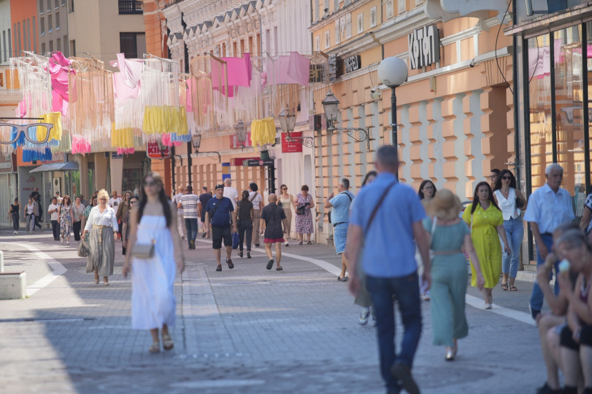 U BiH umrlo skoro 6.000 ljudi više nego što je rođeno