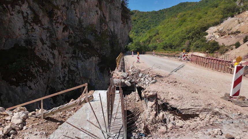 Нема ништа од обећане милијарде марака инвестиција у Фочу: Путеви остали катастрофални, рокови за градњу увелико се пробијају!
