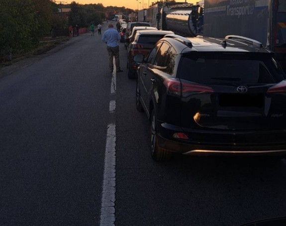 Ogromne kolone na Sremskoj Rači, pao sistem (FOTO)
