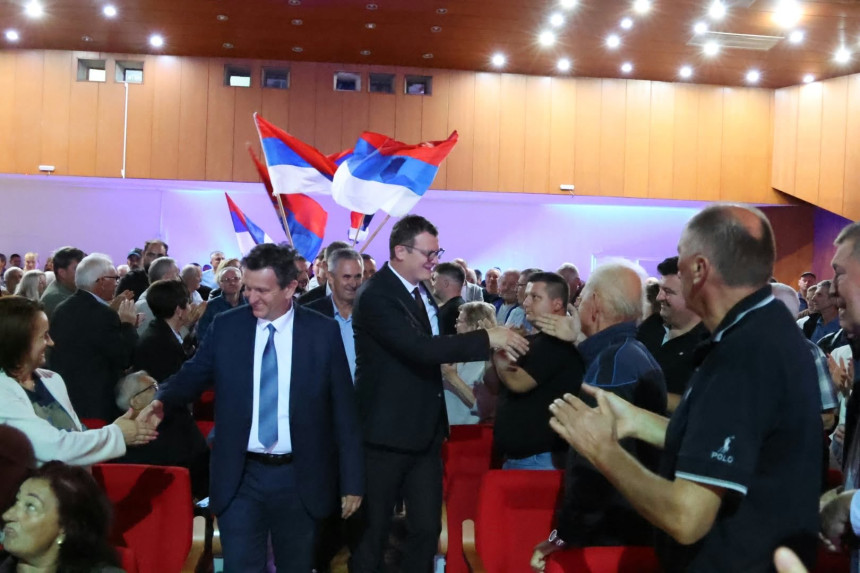 Божовић оштро: Јесте ли у Москви питали и за Сердарова?