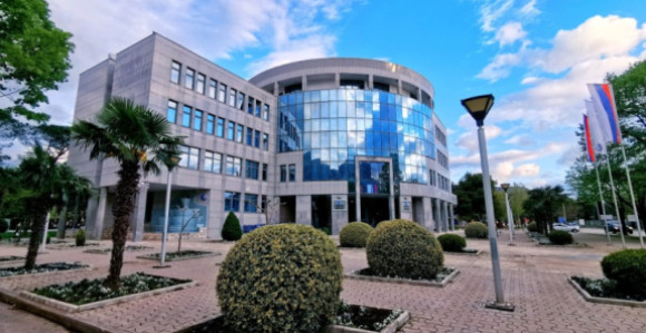 ERS ponovo krpi tekuće obaveze skupim pozajmicama