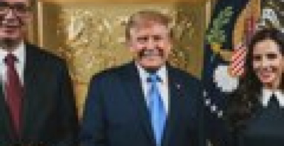 Тамара Вучић објавила фотографију са Трампом и Вучићем