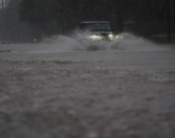 Poplave u Španiji: Jedna osoba stradala, desetine evakuisano