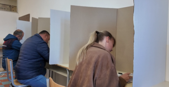 MUP: Tri incidenta zabilježena na biračkim mjestima do 16h