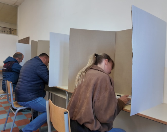 MUP: Tri incidenta zabilježena na biračkim mjestima do 16h