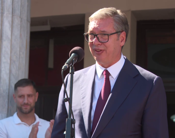Vučić čestitao pobjedu na izborima Miniću i Cvijanovićevoj