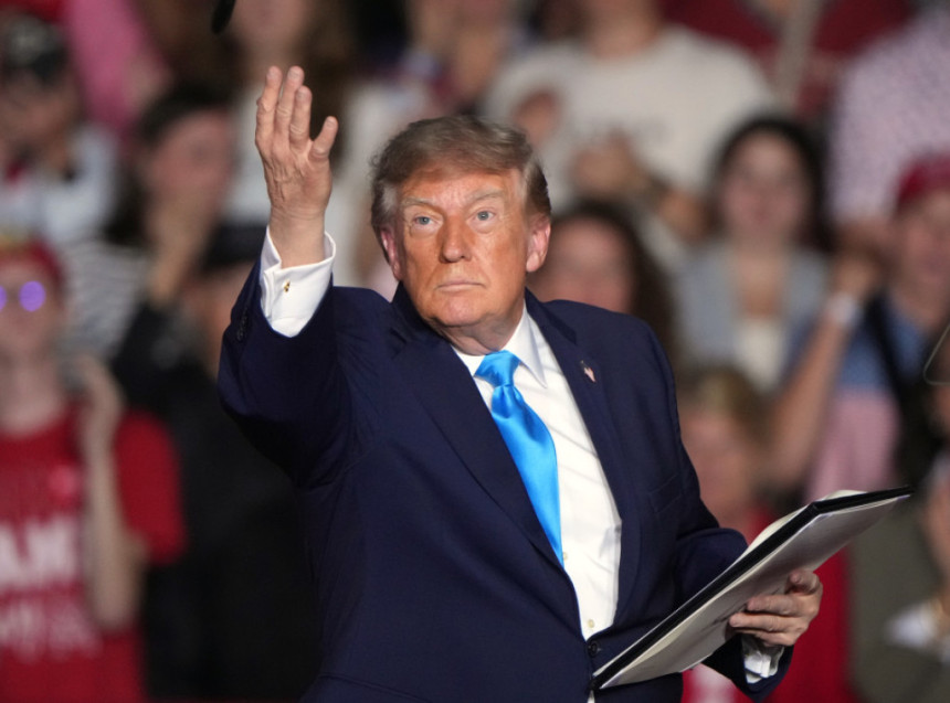 Трамп: Проблем у Француској нису школе већ ислам