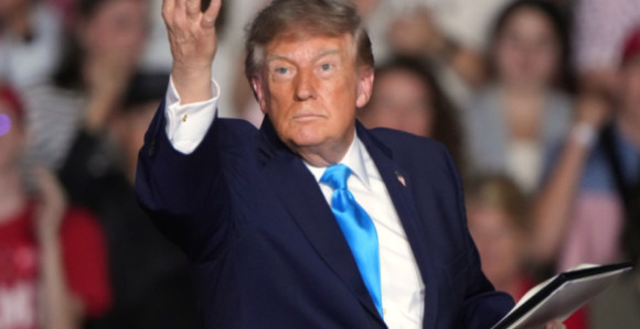 Трамп: Проблем у Француској нису школе већ ислам