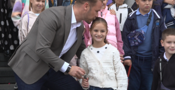 Stanivuković uručio ključeve grada učenicima