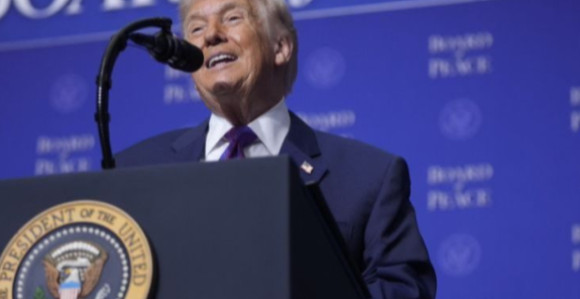 Трамп признао да користи шминку, као и да је сам наноси