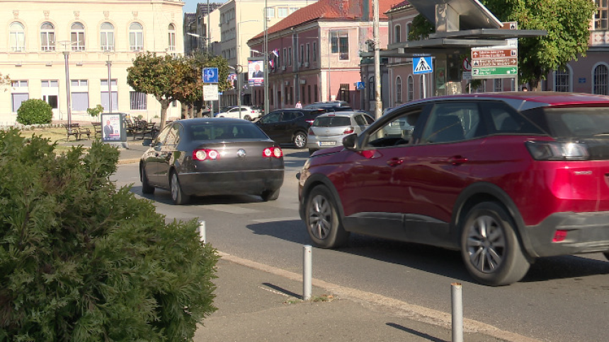 Sve manje ljudi, više automobila: Prešli smo broj od 500.000 vozila
