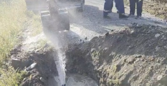 Драма у Подновљу: Пробијена водоводна цијев, нестало воде (ВИДЕО)
