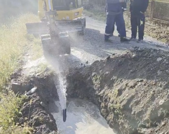 Drama u Podnovlju: Probijena vodovodna cijev, nestalo vode (VIDEO)