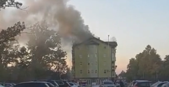Горјела зграда у Српцу, повријеђен ватрогасац