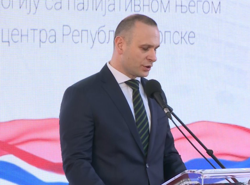 На УКЦ-у отворили зграду, а заборавили на љекарски кадар!