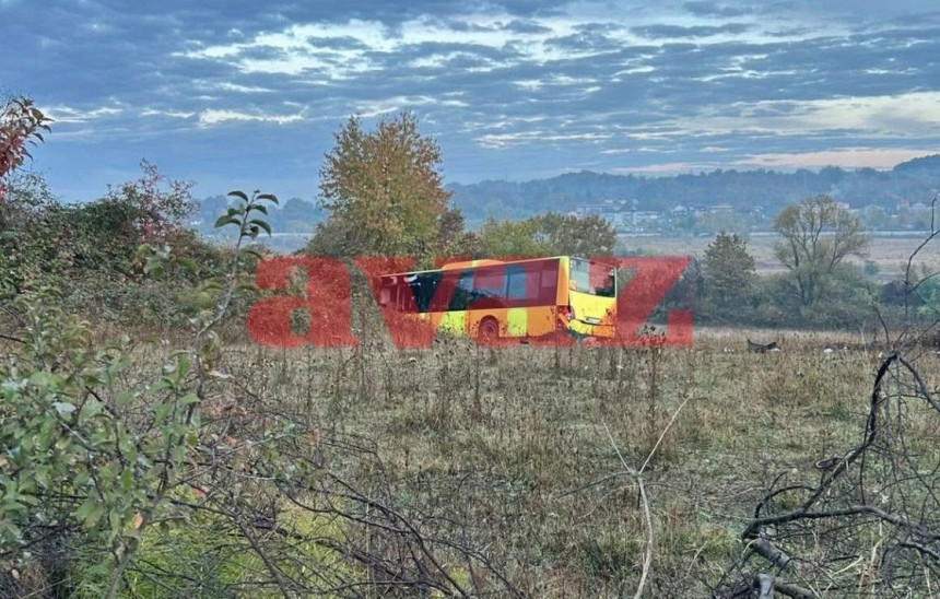 Jedanaest osoba povrijeđeno pri slijetanju autobusa
