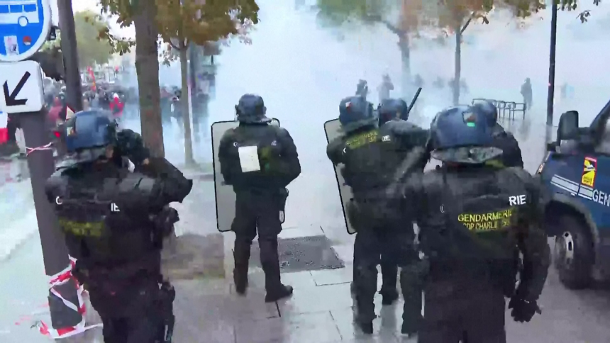 Pariz: Sukobi na protestima, 500 osoba napalo policiju