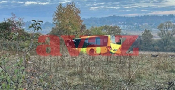 Једанаест особа повријеђено при слијетању аутобуса