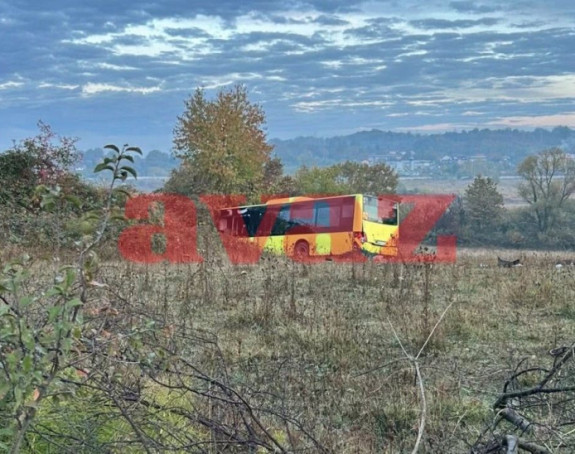 Jedanaest osoba povrijeđeno pri slijetanju autobusa