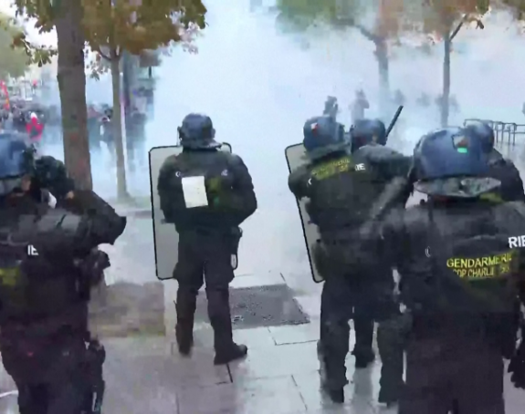 Pariz: Sukobi na protestima, 500 osoba napalo policiju