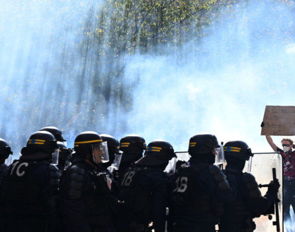 Francuska: Skoro 1.000 privedenih tokom protesta u zemlji
