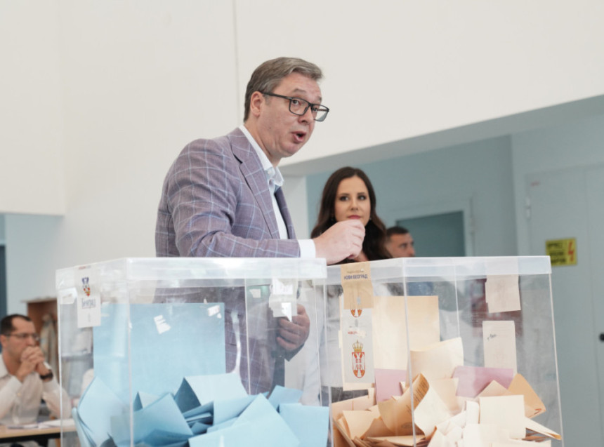 Vučić glasao na biračkom mjestu na Novom Beogradu