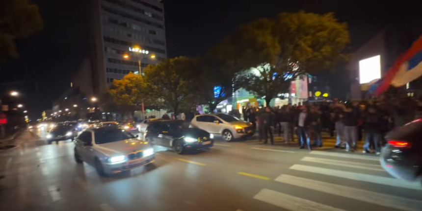 U Banjaluci poruke: MILE, LOPOVE, TI SI SLEDEĆI (video)
