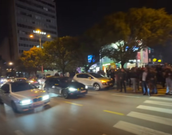 U Banjaluci poruke: MILE, LOPOVE, TI SI SLEDEĆI (video)