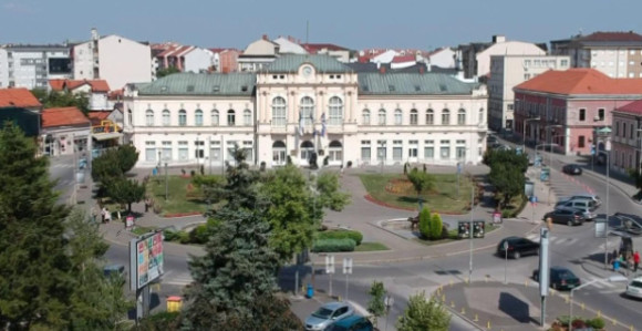 Bijeljina: Radnici Gradske uprave bez naknada i osiguranja