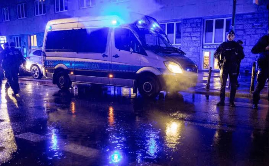 U Poljskoj nastao haos: Policija upala u Ustavni sud, predsjednik države prekinuo putovanje