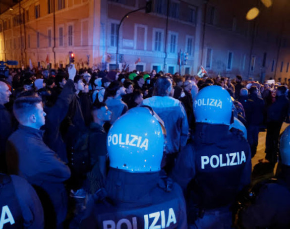 Neredi na ulicama, policija koristila vodene topove