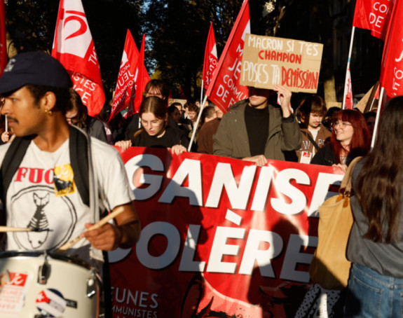 Oko 320.000 ljudi na protestima širom Francuske