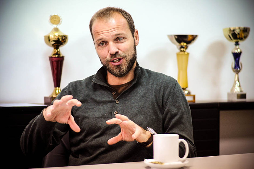 Intervju - Ivan Tomić: U mojim snovima cijela Humska pjeva „Da volim crno-bele“!