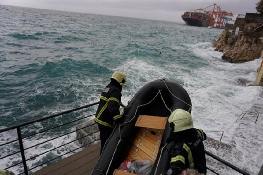 Dva muškarca izgubila život