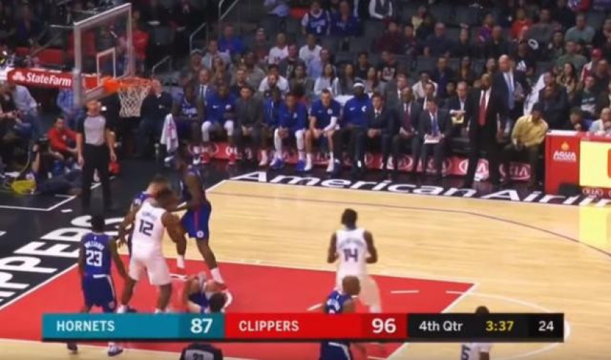 Novi peh - Teodosić hramajući napustio parket!