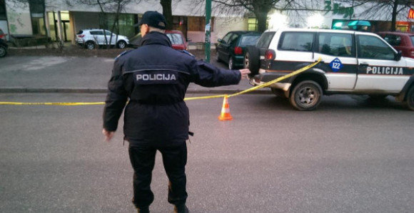 Autom udario u zid ambasade